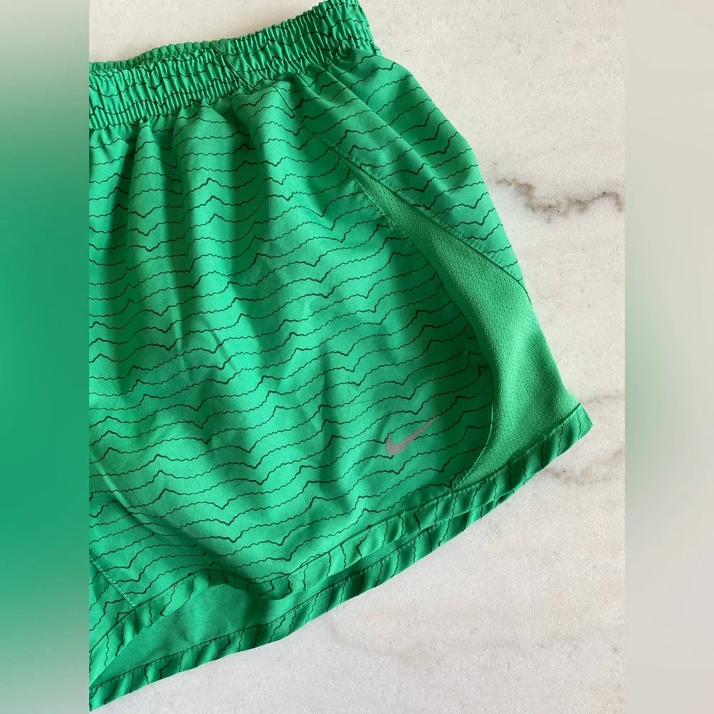 Nike Shorts - Picture 4 of 5